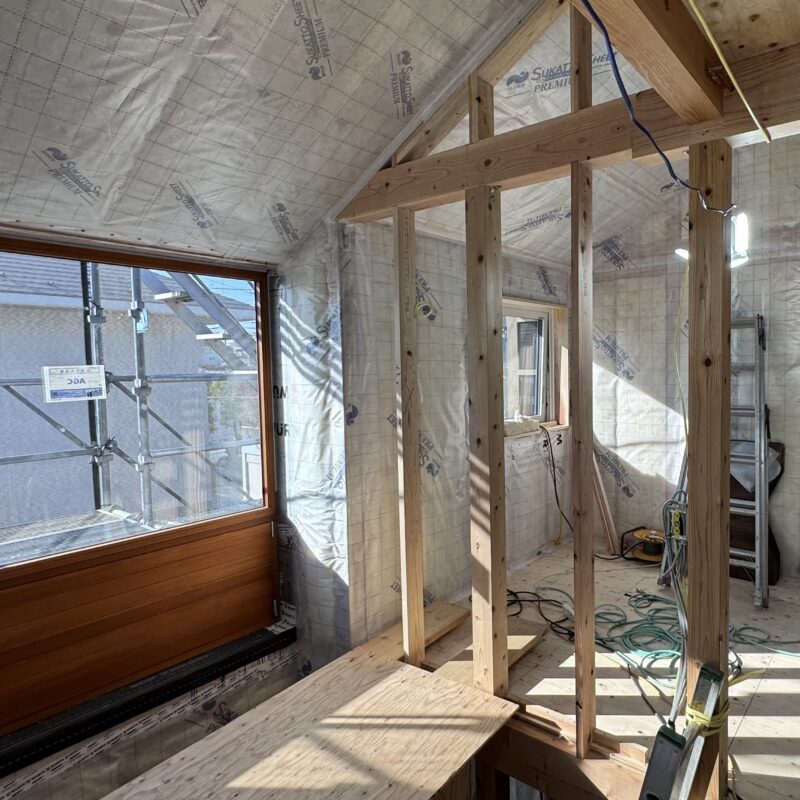 【抱陽の家】窓は無料の暖房器具