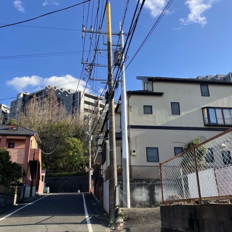 電柱、引越し完了。