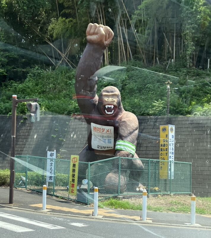 現場への道中にて